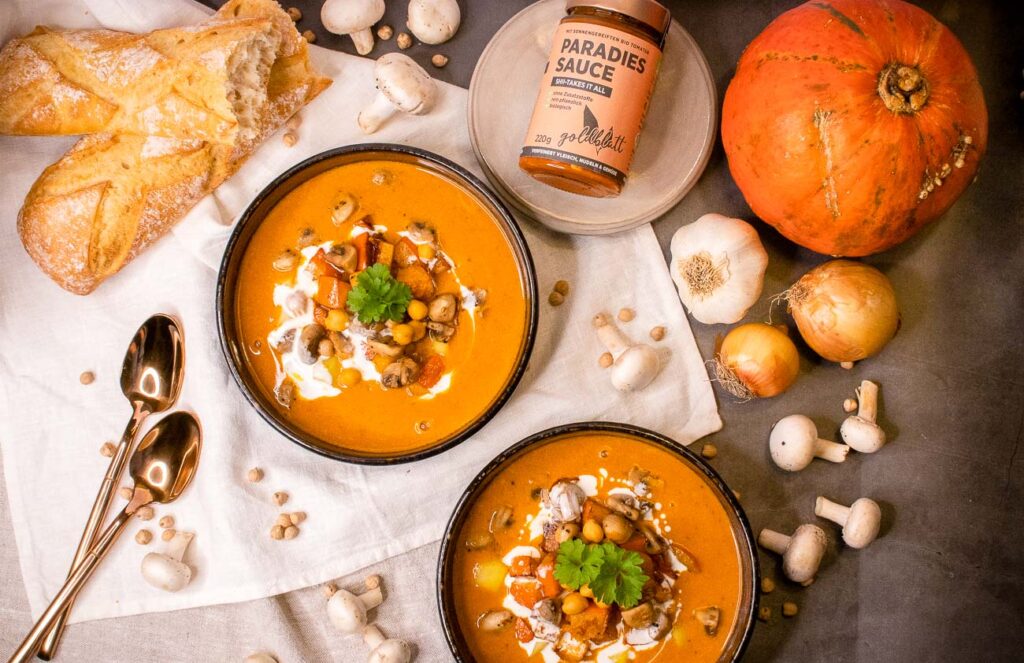Veganer Eintopf Serviervorschlag mit Goldblatt Paradies Sauce